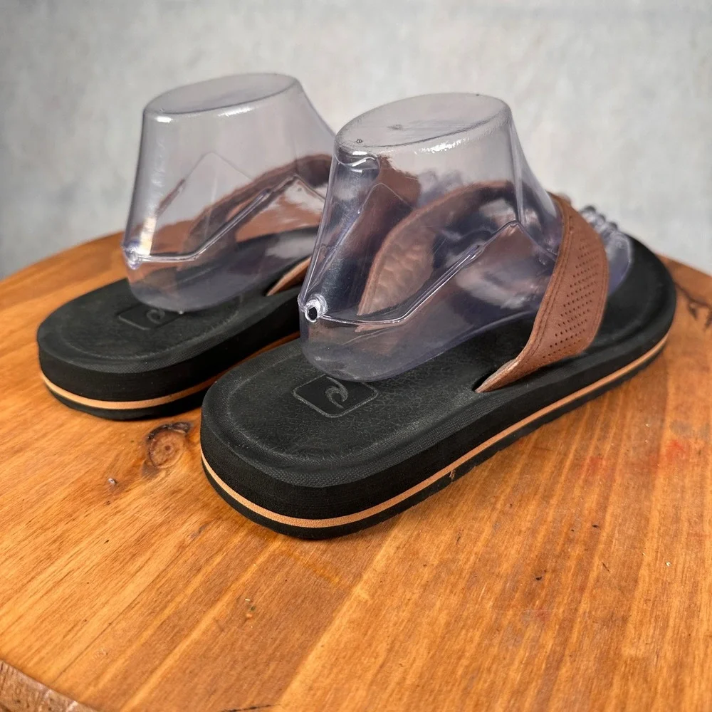 Rip Curl Flip Flop Sandals Mens 9.5 Brown Good Perforated Straps Thong Shoes